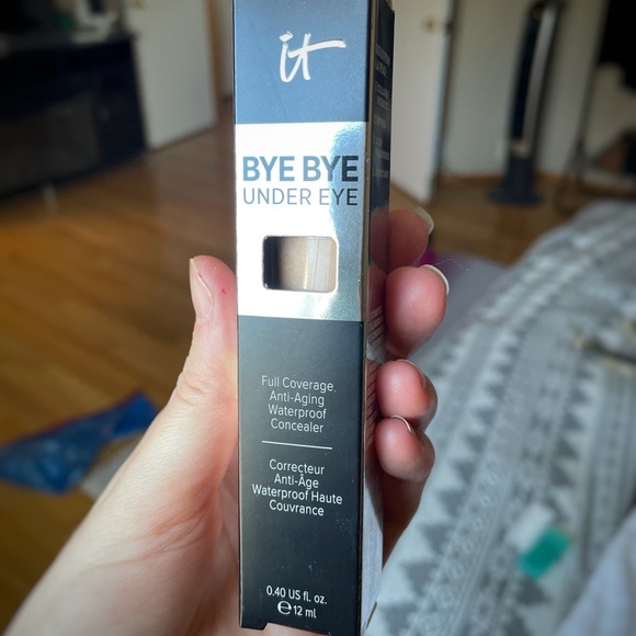 SOLD / IT Cosmetics Bye Bye Under Eye Concealer - Picture 3 of 6